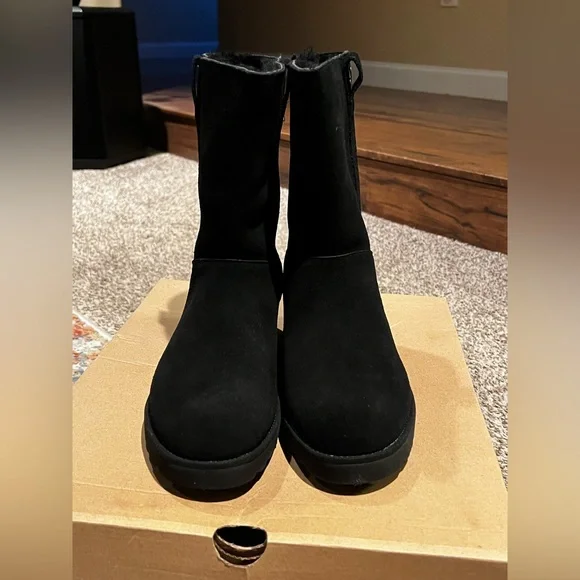 UGG Madison Boots in Black - Picture 5 of 13